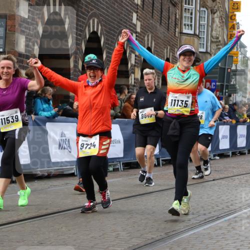 05.10.2025 - 20. swb-Marathon Bremen Strokosch-Dieckow http://msf.ph/oto/9280170 05.10.2025 11:14:17 Ziel 9695, 9724, 9818, 9819, 10114, 10115, 10201, 10832, 11135, 11539, 11555 meine-sportfotos.de