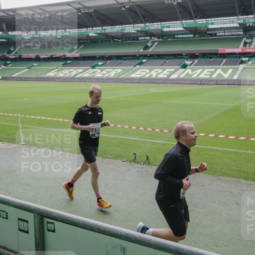 05.10.2025 - 20. swb-Marathon Bremen Michael Burmester http://msf.ph/oto/9280187 05.10.2025 13:02:25 Laufen im Stadion 97, 428, 518, 729, 772, 828, 843, 921, 1030, 1121, 1256, 1348, 1405, 1452, 1704, 1733, 1744, 1856, 1899, 1924, 2143, 2245, 2272, 2306, 2393, 2555, 2772, 2774, 2796, 2910, 2912, 3053, 3206, 3217, 3424, 3525, 3526, 3861, 3917, 3926, 3930, 4017, 4018, 4129, 4322, 4364, 4409, 4444, 4464, 4477, 4481, 4564, 4688, 4705, 4714, 4817, 4847, 4885, 4985, 5570, 5652, 5893, 5934, 6157, 6325, 6328, 6382, 7217, 7433, 7659, 152, 493, 1361, 1759, 1933 meine-sportfotos.de