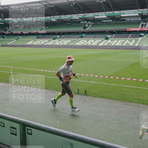 05.10.2025 - 20. swb-Marathon Bremen Michael Burmester http://msf.ph/oto/9280219 05.10.2025 13:02:30 Laufen im Stadion 97, 293, 428, 518, 721, 729, 772, 828, 843, 921, 1030, 1121, 1256, 1348, 1405, 1452, 1704, 1733, 1744, 1856, 1899, 1924, 1944, 2143, 2272, 2306, 2393, 2772, 2774, 2910, 2912, 3053, 3206, 3217, 3424, 3525, 3526, 3861, 3917, 3926, 3930, 4017, 4018, 4129, 4322, 4409, 4444, 4464, 4477, 4481, 4564, 4688, 4705, 4714, 4817, 4847, 4885, 4985, 5652, 5755, 5893, 5934, 6157, 6325, 6328, 6382, 7217, 7433, 7659, 8526, 8957, 152, 493, 1361, 1759, 1933, 2245, 2555, 2796 meine-sportfotos.de