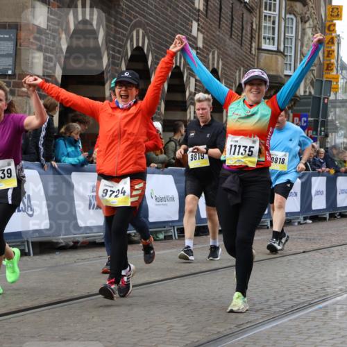 05.10.2025 - 20. swb-Marathon Bremen Strokosch-Dieckow http://msf.ph/oto/9280224 05.10.2025 11:14:17 Ziel 9695, 9724, 9818, 9819, 10114, 10115, 10201, 10832, 11135, 11539, 11555 meine-sportfotos.de