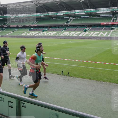 05.10.2025 - 20. swb-Marathon Bremen Michael Burmester http://msf.ph/oto/9280227 05.10.2025 13:02:31 Laufen im Stadion 97, 293, 428, 518, 616, 721, 729, 772, 828, 843, 921, 1030, 1121, 1256, 1348, 1405, 1452, 1704, 1733, 1744, 1856, 1899, 1924, 1944, 2143, 2272, 2306, 2393, 2772, 2774, 2910, 2912, 3053, 3206, 3217, 3424, 3525, 3526, 3861, 3917, 3926, 3930, 4017, 4018, 4129, 4322, 4409, 4444, 4464, 4477, 4481, 4564, 4688, 4705, 4714, 4817, 4847, 4885, 4985, 5652, 5755, 5884, 5893, 5934, 6157, 6325, 6328, 6382, 7217, 7433, 7659, 8526, 8957, 152, 428, 493, 1361, 1759, 1933, 2245, 2555, 2796 meine-sportfotos.de