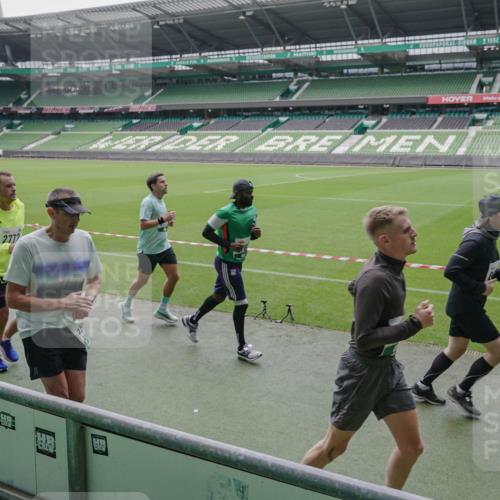 05.10.2025 - 20. swb-Marathon Bremen Michael Burmester http://msf.ph/oto/9280243 05.10.2025 13:02:33 Laufen im Stadion 97, 293, 518, 616, 721, 729, 772, 828, 843, 921, 1030, 1121, 1256, 1348, 1405, 1452, 1704, 1733, 1744, 1856, 1899, 1924, 1944, 2143, 2272, 2306, 2393, 2772, 2774, 2910, 2912, 3206, 3217, 3424, 3525, 3526, 3861, 3917, 3926, 3930, 4017, 4018, 4129, 4322, 4409, 4444, 4464, 4477, 4481, 4564, 4688, 4705, 4714, 4817, 4847, 4885, 4985, 5652, 5755, 5884, 5893, 5934, 6157, 6325, 6328, 6382, 7217, 7407, 7433, 7659, 8526, 8957, 428, 493, 1361, 1759, 1933, 2245, 2555, 2796 meine-sportfotos.de
