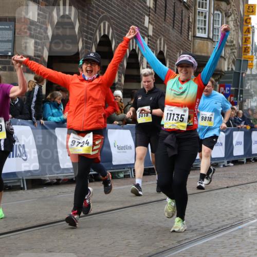 05.10.2025 - 20. swb-Marathon Bremen Strokosch-Dieckow http://msf.ph/oto/9280248 05.10.2025 11:14:17 Ziel 9695, 9724, 9818, 9819, 10114, 10115, 10201, 10832, 11135, 11539, 11555 meine-sportfotos.de
