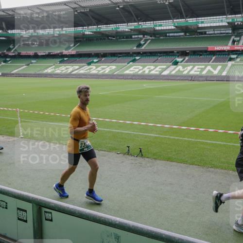 05.10.2025 - 20. swb-Marathon Bremen Michael Burmester http://msf.ph/oto/9280266 05.10.2025 13:02:35 Laufen im Stadion 97, 293, 518, 616, 721, 729, 772, 828, 843, 921, 1030, 1121, 1256, 1348, 1405, 1452, 1704, 1733, 1744, 1856, 1899, 1924, 1944, 2143, 2272, 2306, 2393, 2772, 2774, 2910, 2912, 3206, 3217, 3424, 3525, 3526, 3861, 3917, 3926, 3930, 4017, 4018, 4129, 4321, 4322, 4444, 4464, 4477, 4481, 4564, 4688, 4705, 4714, 4817, 4847, 4885, 4985, 5652, 5755, 5884, 5893, 6157, 6325, 6328, 6382, 7217, 7407, 7433, 7659, 8526, 8957, 428, 493, 1361, 1759, 1933, 2245, 2555, 2796 meine-sportfotos.de