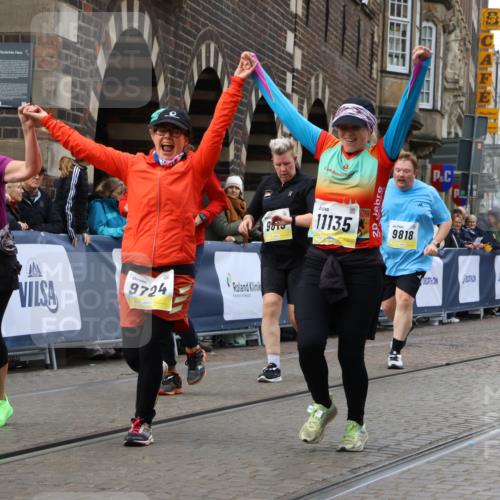 05.10.2025 - 20. swb-Marathon Bremen Strokosch-Dieckow http://msf.ph/oto/9280271 05.10.2025 11:14:17 Ziel 9695, 9724, 9818, 9819, 10114, 10115, 10201, 10832, 11135, 11539, 11555 meine-sportfotos.de