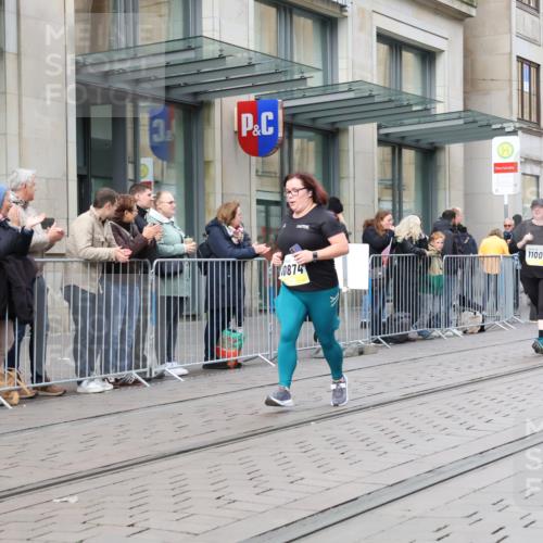 05.10.2025 - 20. swb-Marathon Bremen Strokosch-Dieckow http://msf.ph/oto/9280273 05.10.2025 11:16:49 Ziel 9698, 10728, 10752, 10759, 10874, 11008, 9698, 10728, 10752, 10759, 10874, 11008 meine-sportfotos.de