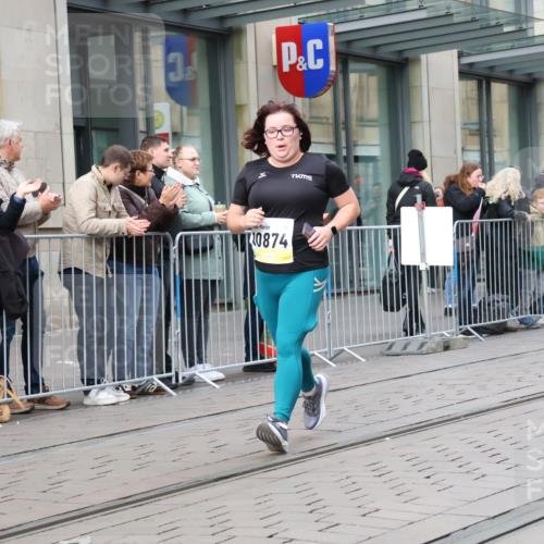 05.10.2025 - 20. swb-Marathon Bremen Strokosch-Dieckow http://msf.ph/oto/9280284 05.10.2025 11:16:50 Ziel 10728, 10752, 10759, 10874, 11008, 10728, 10752, 10759, 10874, 11008 meine-sportfotos.de