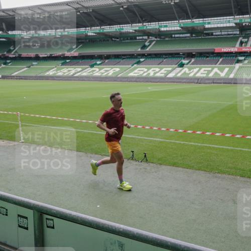 05.10.2025 - 20. swb-Marathon Bremen Michael Burmester http://msf.ph/oto/9280291 05.10.2025 13:02:42 Laufen im Stadion 97, 293, 518, 616, 721, 729, 828, 843, 921, 1121, 1405, 1704, 1733, 1744, 1856, 1899, 1924, 1944, 2143, 2272, 2306, 2357, 2393, 2772, 2774, 3217, 3424, 3525, 3861, 3917, 3926, 3930, 4026, 4129, 4321, 4322, 4444, 4464, 4477, 4481, 4564, 4688, 4714, 4817, 4847, 4885, 4985, 5652, 5755, 5884, 5893, 6325, 6328, 6382, 6666, 7217, 7407, 7433, 7659, 8375, 8526, 8957, 428, 493, 772, 1030, 1256, 1348, 1361, 1452, 1759, 1856, 2245, 2555, 2796, 2910 meine-sportfotos.de