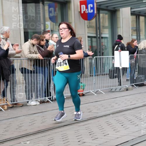 05.10.2025 - 20. swb-Marathon Bremen Strokosch-Dieckow http://msf.ph/oto/9280292 05.10.2025 11:16:50 Ziel 10728, 10752, 10759, 10874, 11008, 10728, 10752, 10759, 10874, 11008 meine-sportfotos.de