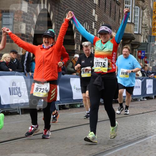 05.10.2025 - 20. swb-Marathon Bremen Strokosch-Dieckow http://msf.ph/oto/9280312 05.10.2025 11:14:17 Ziel 9695, 9724, 9818, 9819, 10114, 10115, 10201, 10832, 11135, 11539, 11555 meine-sportfotos.de