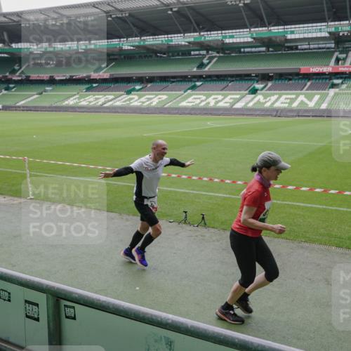 05.10.2025 - 20. swb-Marathon Bremen Michael Burmester http://msf.ph/oto/9280313 05.10.2025 13:02:47 Laufen im Stadion 97, 293, 518, 616, 721, 729, 764, 828, 843, 921, 1121, 1405, 1568, 1670, 1704, 1733, 1744, 1836, 1924, 1944, 2272, 2357, 2393, 2772, 2774, 2984, 3019, 3147, 3217, 3424, 3861, 3917, 3926, 3930, 4026, 4129, 4321, 4322, 4464, 4477, 4481, 4564, 4688, 4714, 4817, 4847, 4885, 4985, 5652, 5755, 5884, 5893, 6215, 6325, 6328, 6382, 6481, 6666, 7217, 7407, 7433, 7659, 8375, 8526, 8957, 428, 772, 1030, 1256, 1348, 1452, 1856, 1899, 2143, 2245, 2306, 2910 meine-sportfotos.de