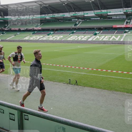 05.10.2025 - 20. swb-Marathon Bremen Michael Burmester http://msf.ph/oto/9280323 05.10.2025 13:02:48 Laufen im Stadion 97, 293, 518, 616, 721, 729, 764, 828, 843, 921, 1121, 1405, 1568, 1670, 1704, 1733, 1744, 1836, 1924, 1944, 2272, 2357, 2393, 2772, 2774, 2984, 3019, 3147, 3217, 3424, 3861, 3917, 3930, 4026, 4129, 4321, 4322, 4464, 4477, 4481, 4688, 4714, 4817, 4847, 4885, 4985, 5652, 5755, 5884, 5893, 6215, 6325, 6328, 6382, 6481, 6666, 7217, 7407, 7433, 7659, 8375, 8526, 8957, 428, 772, 1030, 1256, 1348, 1452, 1856, 1899, 2143, 2245, 2306, 2910 meine-sportfotos.de
