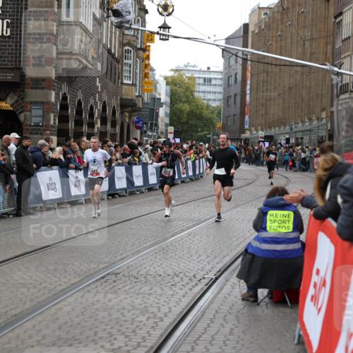 05.10.2025 - 20. swb-Marathon Bremen Yannick Fuchs http://msf.ph/oto/9280325 05.10.2025 12:53:56 Ziel  meine-sportfotos.de