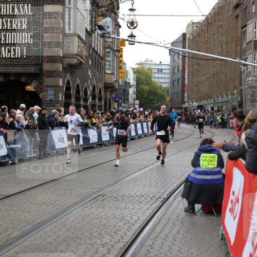 05.10.2025 - 20. swb-Marathon Bremen Yannick Fuchs http://msf.ph/oto/9280339 05.10.2025 12:53:56 Ziel  meine-sportfotos.de
