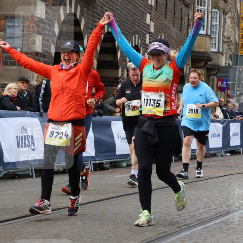 05.10.2025 - 20. swb-Marathon Bremen Strokosch-Dieckow http://msf.ph/oto/9280341 05.10.2025 11:14:17 Ziel 9695, 9724, 9818, 9819, 10114, 10115, 10201, 10832, 11135, 11539, 11555 meine-sportfotos.de
