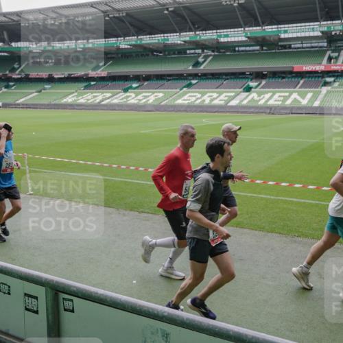 05.10.2025 - 20. swb-Marathon Bremen Michael Burmester http://msf.ph/oto/9280349 05.10.2025 13:02:50 Laufen im Stadion 97, 293, 518, 616, 721, 729, 764, 828, 843, 921, 1121, 1405, 1568, 1670, 1704, 1733, 1836, 1944, 2272, 2357, 2393, 2772, 2774, 2984, 3019, 3147, 3217, 3424, 3861, 3917, 3930, 4026, 4129, 4321, 4322, 4464, 4477, 4481, 4688, 4714, 4817, 4847, 4885, 4985, 5652, 5755, 5884, 5893, 6215, 6325, 6328, 6382, 6417, 6481, 6666, 7217, 7407, 7433, 7659, 8375, 8526, 8957, 428, 772, 1030, 1256, 1348, 1452, 1744, 1856, 1899, 1924, 2143, 2306, 2910 meine-sportfotos.de