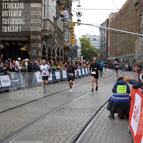 05.10.2025 - 20. swb-Marathon Bremen Yannick Fuchs http://msf.ph/oto/9280352 05.10.2025 12:53:56 Ziel  meine-sportfotos.de