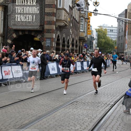 05.10.2025 - 20. swb-Marathon Bremen Yannick Fuchs http://msf.ph/oto/9280360 05.10.2025 12:53:57 Ziel 121, 482, 850 meine-sportfotos.de