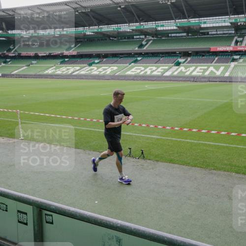 05.10.2025 - 20. swb-Marathon Bremen Michael Burmester http://msf.ph/oto/9280365 05.10.2025 13:02:52 Laufen im Stadion 97, 293, 375, 518, 616, 721, 729, 764, 828, 843, 921, 1121, 1405, 1568, 1670, 1704, 1733, 1836, 1944, 2272, 2357, 2393, 2407, 2772, 2774, 2984, 3019, 3147, 3217, 3424, 3861, 3917, 4026, 4129, 4321, 4322, 4464, 4477, 4481, 4688, 4714, 4817, 4847, 4885, 4985, 5527, 5652, 5755, 5884, 6215, 6325, 6328, 6382, 6417, 6481, 6666, 7217, 7407, 7433, 7540, 7659, 8375, 8526, 8957, 772, 1030, 1256, 1348, 1452, 1744, 1856, 1899, 1924, 2143, 2306, 2910 meine-sportfotos.de