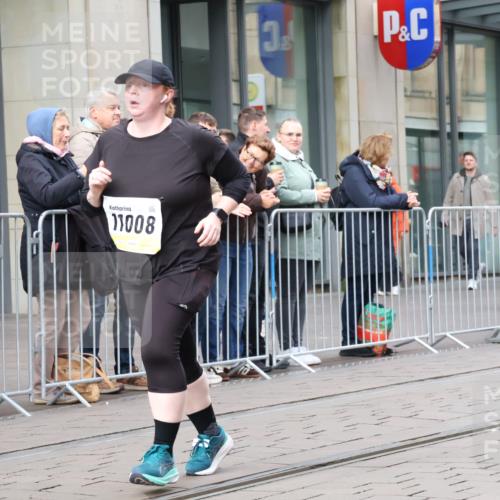 05.10.2025 - 20. swb-Marathon Bremen Strokosch-Dieckow http://msf.ph/oto/9280367 05.10.2025 11:16:53 Ziel 10759, 10874, 11008, 10759, 10874, 11008 meine-sportfotos.de