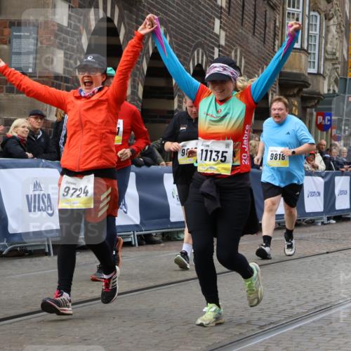 05.10.2025 - 20. swb-Marathon Bremen Strokosch-Dieckow http://msf.ph/oto/9280370 05.10.2025 11:14:17 Ziel 9695, 9724, 9818, 9819, 10114, 10115, 10201, 10832, 11135, 11539, 11555 meine-sportfotos.de