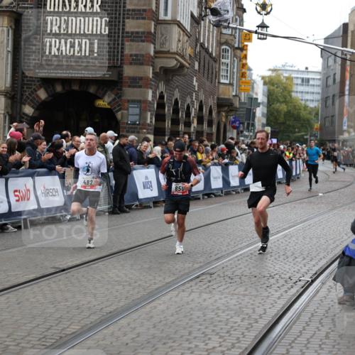 05.10.2025 - 20. swb-Marathon Bremen Yannick Fuchs http://msf.ph/oto/9280371 05.10.2025 12:53:57 Ziel 121, 482, 850 meine-sportfotos.de