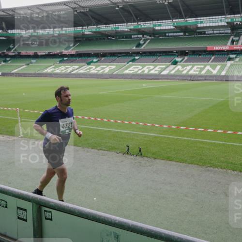 05.10.2025 - 20. swb-Marathon Bremen Michael Burmester http://msf.ph/oto/9280373 05.10.2025 13:02:53 Laufen im Stadion 97, 227, 293, 375, 518, 616, 721, 729, 764, 828, 843, 921, 1121, 1405, 1568, 1670, 1704, 1733, 1836, 1944, 2272, 2357, 2393, 2407, 2772, 2774, 2960, 2984, 3019, 3147, 3217, 3424, 3861, 3917, 4026, 4129, 4321, 4322, 4464, 4477, 4481, 4688, 4714, 4817, 4847, 4885, 4985, 5527, 5652, 5755, 5884, 6215, 6325, 6328, 6382, 6417, 6481, 6666, 7217, 7407, 7433, 7540, 7659, 8375, 8526, 8957, 772, 1030, 1256, 1348, 1452, 1744, 1856, 1899, 1924, 2143, 2306, 2910 meine-sportfotos.de