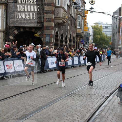 05.10.2025 - 20. swb-Marathon Bremen Yannick Fuchs http://msf.ph/oto/9280378 05.10.2025 12:53:57 Ziel 121, 482, 850 meine-sportfotos.de
