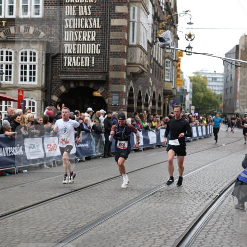 05.10.2025 - 20. swb-Marathon Bremen Yannick Fuchs http://msf.ph/oto/9280387 05.10.2025 12:53:57 Ziel 121, 482, 850 meine-sportfotos.de