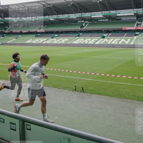 05.10.2025 - 20. swb-Marathon Bremen Michael Burmester http://msf.ph/oto/9280389 05.10.2025 13:02:56 Laufen im Stadion 97, 227, 293, 375, 518, 616, 721, 729, 764, 828, 921, 1121, 1405, 1568, 1670, 1704, 1733, 1836, 1944, 2357, 2393, 2407, 2772, 2774, 2960, 2984, 3019, 3147, 3217, 3424, 3917, 4026, 4129, 4321, 4322, 4464, 4477, 4481, 4688, 4714, 4769, 4817, 4847, 4885, 4985, 5527, 5652, 5755, 5867, 5884, 6215, 6325, 6382, 6417, 6481, 6666, 7217, 7315, 7316, 7407, 7433, 7540, 7653, 7659, 8375, 8526, 8957, 772, 843, 1030, 1256, 1348, 1452, 1744, 1856, 1899, 1924, 2143, 2272, 2306, 2910 meine-sportfotos.de