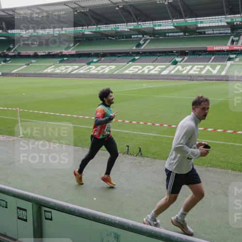 05.10.2025 - 20. swb-Marathon Bremen Michael Burmester http://msf.ph/oto/9280395 05.10.2025 13:02:56 Laufen im Stadion 97, 227, 293, 375, 518, 616, 721, 729, 764, 828, 921, 1121, 1405, 1568, 1670, 1704, 1733, 1836, 1944, 2357, 2393, 2407, 2772, 2774, 2960, 2984, 3019, 3147, 3217, 3424, 3917, 4026, 4129, 4321, 4322, 4464, 4477, 4481, 4688, 4714, 4769, 4817, 4847, 4885, 4985, 5527, 5652, 5755, 5867, 5884, 6215, 6325, 6382, 6417, 6481, 6666, 7217, 7315, 7316, 7407, 7433, 7540, 7653, 7659, 8375, 8526, 8957, 772, 843, 1030, 1256, 1348, 1452, 1744, 1856, 1899, 1924, 2143, 2272, 2306, 2910 meine-sportfotos.de