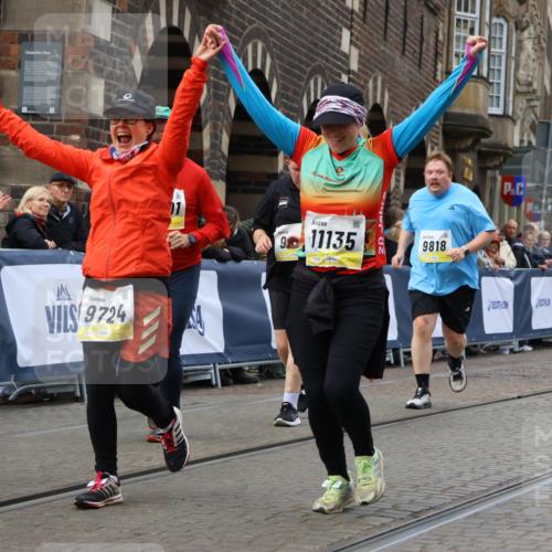 05.10.2025 - 20. swb-Marathon Bremen Strokosch-Dieckow http://msf.ph/oto/9280397 05.10.2025 11:14:18 Ziel 9695, 9724, 9818, 9819, 10114, 10115, 10201, 10832, 11135, 11539, 11555 meine-sportfotos.de