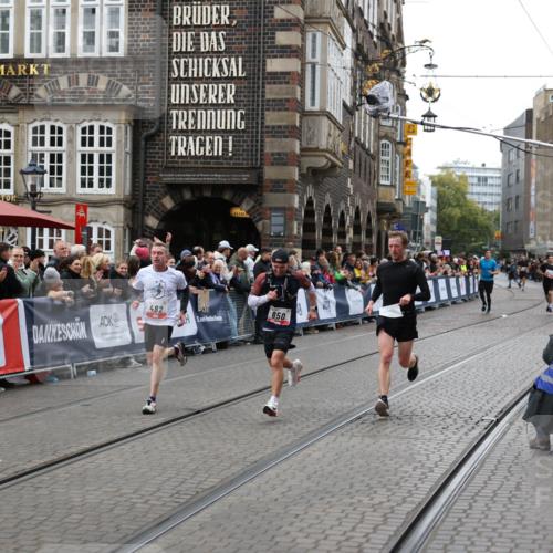 05.10.2025 - 20. swb-Marathon Bremen Yannick Fuchs http://msf.ph/oto/9280401 05.10.2025 12:53:58 Ziel 121, 482, 850 meine-sportfotos.de