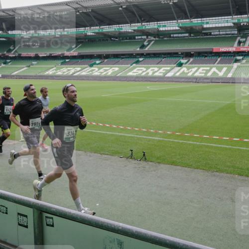 05.10.2025 - 20. swb-Marathon Bremen Michael Burmester http://msf.ph/oto/9280402 05.10.2025 13:03:01 Laufen im Stadion 97, 227, 293, 375, 518, 616, 721, 729, 764, 828, 921, 1121, 1178, 1405, 1425, 1469, 1568, 1670, 1704, 1705, 1733, 1836, 1944, 2357, 2393, 2407, 2597, 2772, 2774, 2791, 2960, 2984, 3019, 3147, 3424, 3917, 4026, 4129, 4321, 4322, 4464, 4481, 4714, 4769, 4817, 4885, 5431, 5527, 5652, 5755, 5763, 5867, 5884, 6215, 6325, 6417, 6481, 6666, 7217, 7315, 7316, 7407, 7433, 7540, 7653, 7659, 8375, 8526, 8957, 843, 1256, 1744, 1856, 1899, 1924, 2143, 2272, 2306, 3217, 4847 meine-sportfotos.de