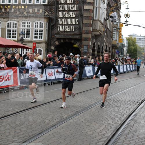 05.10.2025 - 20. swb-Marathon Bremen Yannick Fuchs http://msf.ph/oto/9280422 05.10.2025 12:53:58 Ziel 121, 482, 850 meine-sportfotos.de