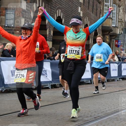 05.10.2025 - 20. swb-Marathon Bremen Strokosch-Dieckow http://msf.ph/oto/9280423 05.10.2025 11:14:18 Ziel 9695, 9724, 9818, 9819, 10114, 10115, 10201, 10832, 11135, 11539, 11555 meine-sportfotos.de
