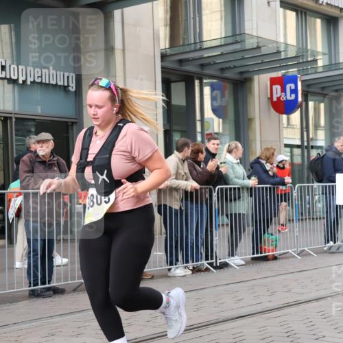 05.10.2025 - 20. swb-Marathon Bremen Strokosch-Dieckow http://msf.ph/oto/9280424 05.10.2025 11:17:07 Ziel 9805, 11008, 9805, 11008 meine-sportfotos.de