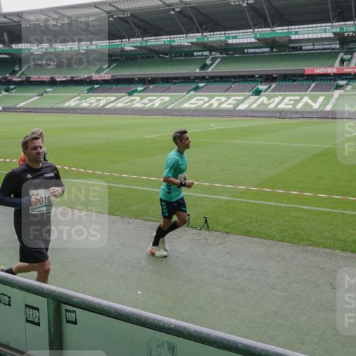 05.10.2025 - 20. swb-Marathon Bremen Michael Burmester http://msf.ph/oto/9280438 05.10.2025 13:03:05 Laufen im Stadion 97, 227, 293, 375, 396, 518, 527, 616, 721, 725, 729, 764, 828, 1121, 1178, 1405, 1425, 1469, 1568, 1670, 1704, 1705, 1733, 1836, 1944, 2357, 2393, 2407, 2597, 2696, 2772, 2791, 2960, 2984, 3019, 3147, 3424, 3917, 4026, 4321, 4322, 4464, 4481, 4714, 4769, 4817, 4885, 5431, 5527, 5755, 5763, 5867, 5884, 6215, 6325, 6417, 6481, 6666, 7217, 7315, 7316, 7407, 7433, 7540, 7607, 7653, 7659, 8375, 8526, 8957, 843, 921, 1744, 1924, 2143, 2272, 2774, 3217, 4129, 4847 meine-sportfotos.de