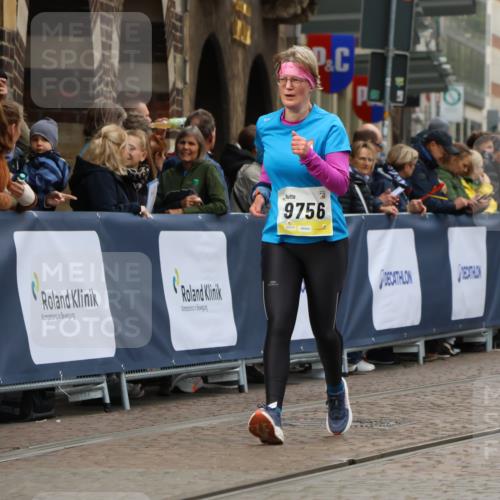 05.10.2025 - 20. swb-Marathon Bremen Strokosch-Dieckow http://msf.ph/oto/9280446 05.10.2025 11:14:23 Ziel 9756, 9818, 9819, 10201, 10292, 10832, 11072 meine-sportfotos.de