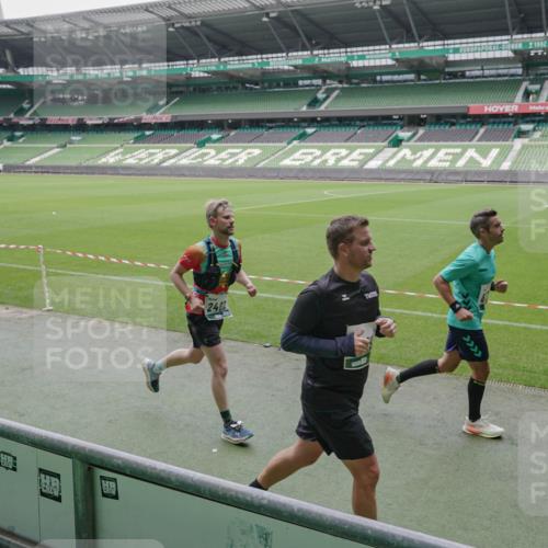 05.10.2025 - 20. swb-Marathon Bremen Michael Burmester http://msf.ph/oto/9280448 05.10.2025 13:03:05 Laufen im Stadion 97, 227, 293, 375, 396, 518, 527, 616, 721, 725, 729, 764, 828, 1121, 1178, 1405, 1425, 1469, 1568, 1670, 1704, 1705, 1733, 1836, 1944, 2357, 2393, 2407, 2597, 2696, 2772, 2791, 2960, 2984, 3019, 3147, 3424, 3917, 4026, 4321, 4322, 4464, 4481, 4714, 4769, 4817, 4885, 5431, 5527, 5755, 5763, 5867, 5884, 6215, 6325, 6417, 6481, 6666, 7217, 7315, 7316, 7407, 7433, 7540, 7607, 7653, 7659, 8375, 8526, 8957, 843, 921, 1744, 1924, 2143, 2272, 2774, 3217, 4129, 4847 meine-sportfotos.de