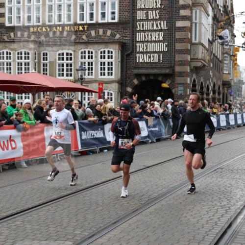 05.10.2025 - 20. swb-Marathon Bremen Yannick Fuchs http://msf.ph/oto/9280449 05.10.2025 12:53:58 Ziel 121, 482, 850 meine-sportfotos.de