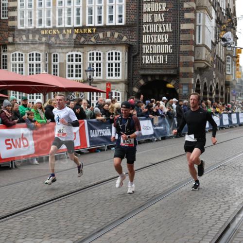 05.10.2025 - 20. swb-Marathon Bremen Yannick Fuchs http://msf.ph/oto/9280461 05.10.2025 12:53:58 Ziel 121, 482, 850 meine-sportfotos.de