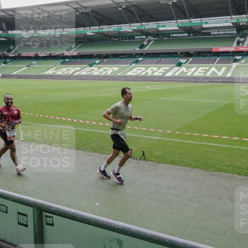 05.10.2025 - 20. swb-Marathon Bremen Michael Burmester http://msf.ph/oto/9280481 05.10.2025 13:03:11 Laufen im Stadion 227, 293, 375, 396, 518, 527, 616, 721, 725, 764, 828, 1121, 1178, 1275, 1405, 1425, 1469, 1507, 1568, 1670, 1704, 1705, 1733, 1836, 1944, 2357, 2393, 2407, 2597, 2696, 2772, 2791, 2960, 2984, 3019, 3147, 3313, 3424, 3917, 4026, 4321, 4322, 4714, 4767, 4769, 4885, 5410, 5431, 5527, 5755, 5763, 5867, 5884, 6138, 6215, 6325, 6417, 6481, 6666, 7217, 7315, 7316, 7407, 7433, 7540, 7607, 7653, 7659, 8375, 8526, 8957, 97, 518, 729, 843, 921, 1704, 2272, 2774, 3217, 4129, 4847 meine-sportfotos.de