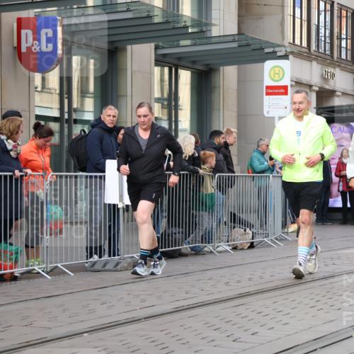 05.10.2025 - 20. swb-Marathon Bremen Strokosch-Dieckow http://msf.ph/oto/9280484 05.10.2025 11:17:12 Ziel 9805, 9869, 10312, 10465, 11008, 9805, 9869, 10312, 10465, 11008 meine-sportfotos.de