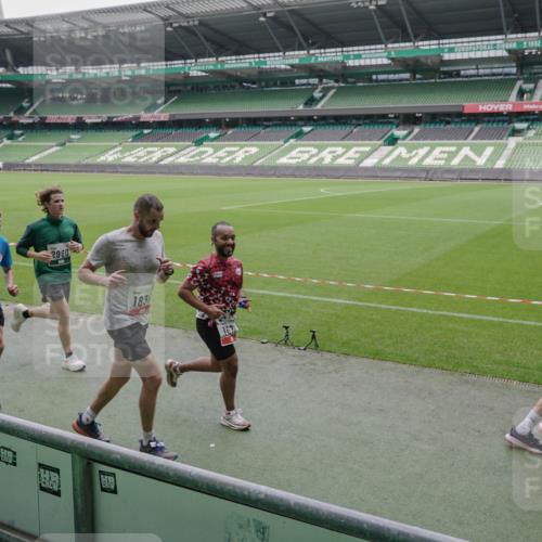 05.10.2025 - 20. swb-Marathon Bremen Michael Burmester http://msf.ph/oto/9280487 05.10.2025 13:03:12 Laufen im Stadion 227, 293, 375, 396, 527, 616, 721, 725, 764, 828, 1121, 1178, 1275, 1405, 1425, 1469, 1507, 1568, 1670, 1705, 1733, 1836, 1944, 2357, 2393, 2407, 2597, 2696, 2772, 2791, 2960, 2984, 3019, 3147, 3313, 3424, 3917, 4026, 4321, 4322, 4714, 4767, 4769, 4885, 5410, 5431, 5527, 5755, 5763, 5867, 5884, 6138, 6215, 6417, 6481, 6666, 7217, 7315, 7316, 7407, 7433, 7540, 7607, 7653, 7659, 8375, 8526, 8957, 97, 518, 729, 843, 921, 1704, 2272, 2774, 3217, 4129, 4847 meine-sportfotos.de