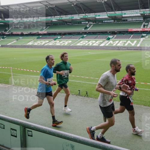 05.10.2025 - 20. swb-Marathon Bremen Michael Burmester http://msf.ph/oto/9280493 05.10.2025 13:03:12 Laufen im Stadion 227, 293, 375, 396, 527, 616, 721, 725, 764, 828, 1121, 1178, 1275, 1405, 1425, 1469, 1507, 1568, 1670, 1705, 1733, 1836, 1944, 2357, 2393, 2407, 2597, 2696, 2772, 2791, 2960, 2984, 3019, 3147, 3313, 3424, 3917, 4026, 4321, 4322, 4714, 4767, 4769, 4885, 5410, 5431, 5527, 5755, 5763, 5867, 5884, 6138, 6215, 6417, 6481, 6666, 7217, 7315, 7316, 7407, 7433, 7540, 7607, 7653, 7659, 8375, 8526, 8957, 97, 518, 729, 843, 921, 1704, 2272, 2774, 3217, 4129, 4847 meine-sportfotos.de
