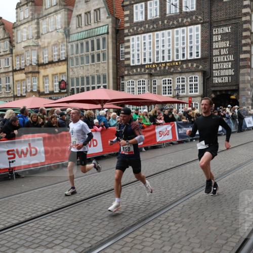 05.10.2025 - 20. swb-Marathon Bremen Yannick Fuchs http://msf.ph/oto/9280498 05.10.2025 12:53:59 Ziel 121, 482, 850 meine-sportfotos.de
