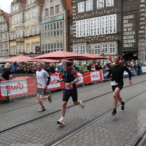 05.10.2025 - 20. swb-Marathon Bremen Yannick Fuchs http://msf.ph/oto/9280507 05.10.2025 12:53:59 Ziel 121, 482, 850 meine-sportfotos.de