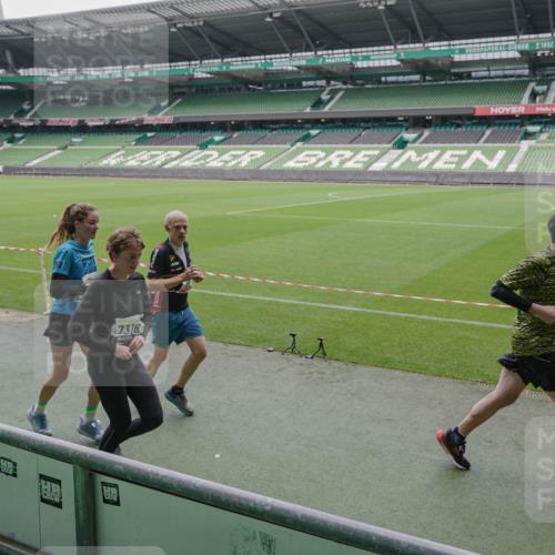 05.10.2025 - 20. swb-Marathon Bremen Michael Burmester http://msf.ph/oto/9280512 05.10.2025 13:03:15 Laufen im Stadion 227, 293, 375, 396, 527, 616, 721, 725, 764, 828, 1067, 1121, 1178, 1275, 1331, 1405, 1425, 1469, 1507, 1568, 1670, 1705, 1733, 1836, 1944, 2339, 2357, 2375, 2393, 2407, 2597, 2696, 2791, 2960, 2984, 3019, 3147, 3313, 3424, 4026, 4321, 4714, 4767, 4769, 4885, 5410, 5431, 5523, 5527, 5755, 5763, 5867, 5884, 6138, 6215, 6417, 6481, 6666, 7315, 7316, 7407, 7540, 7607, 7653, 8375, 8526, 8957, 97, 518, 729, 843, 921, 1704, 2772, 2774, 3217, 3917, 4129, 4847 meine-sportfotos.de