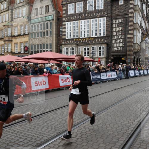 05.10.2025 - 20. swb-Marathon Bremen Yannick Fuchs http://msf.ph/oto/9280517 05.10.2025 12:53:59 Ziel 121, 482, 850 meine-sportfotos.de